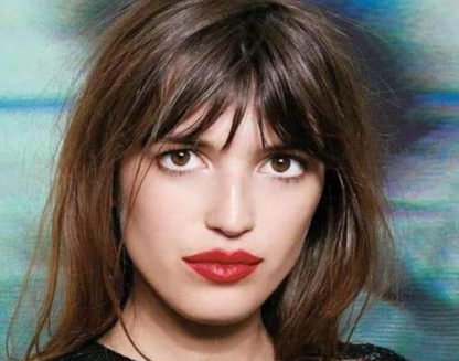 How to Choose the Perfect Fringe Style to Complement Your Face Shape?